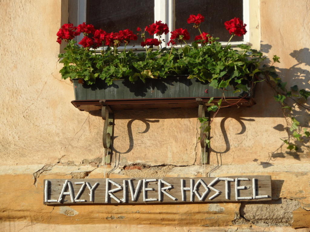 Lazy River Hostel Loket Bagian luar foto